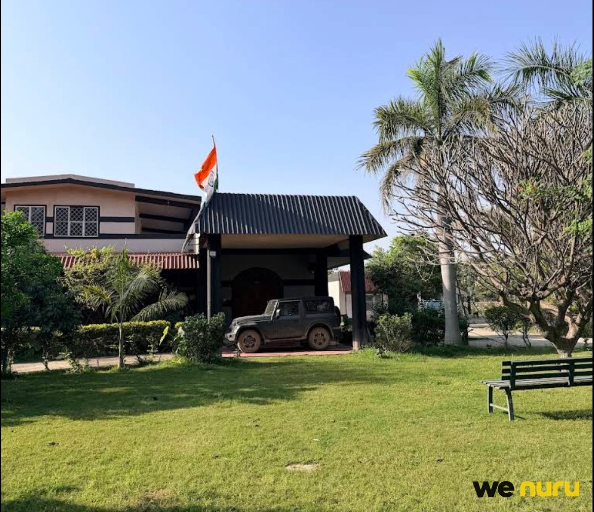 Spacious Garden Retreat with Veranda & Rustic Interiors in Faridabad — farmhouse in Faridabad