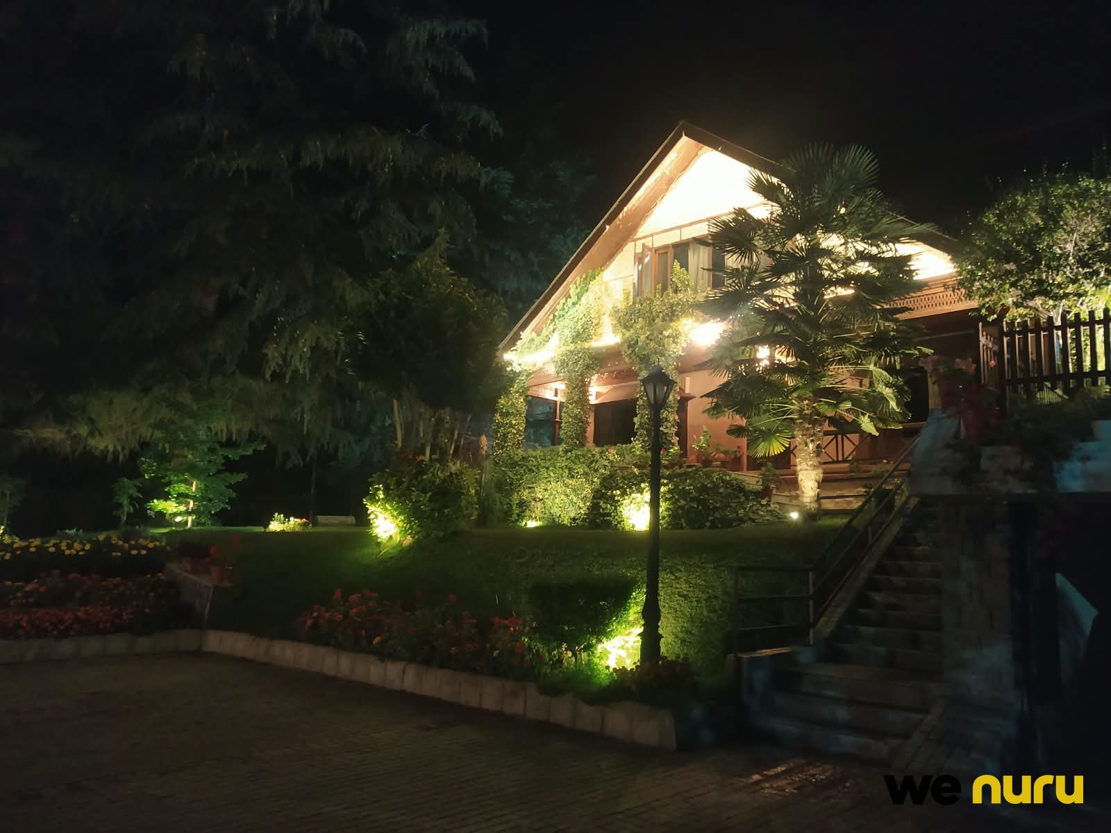 Garden Villa with Warm Architectural Lighting Near Srinagar, Jammu and Kashmir — villa in Srinagar