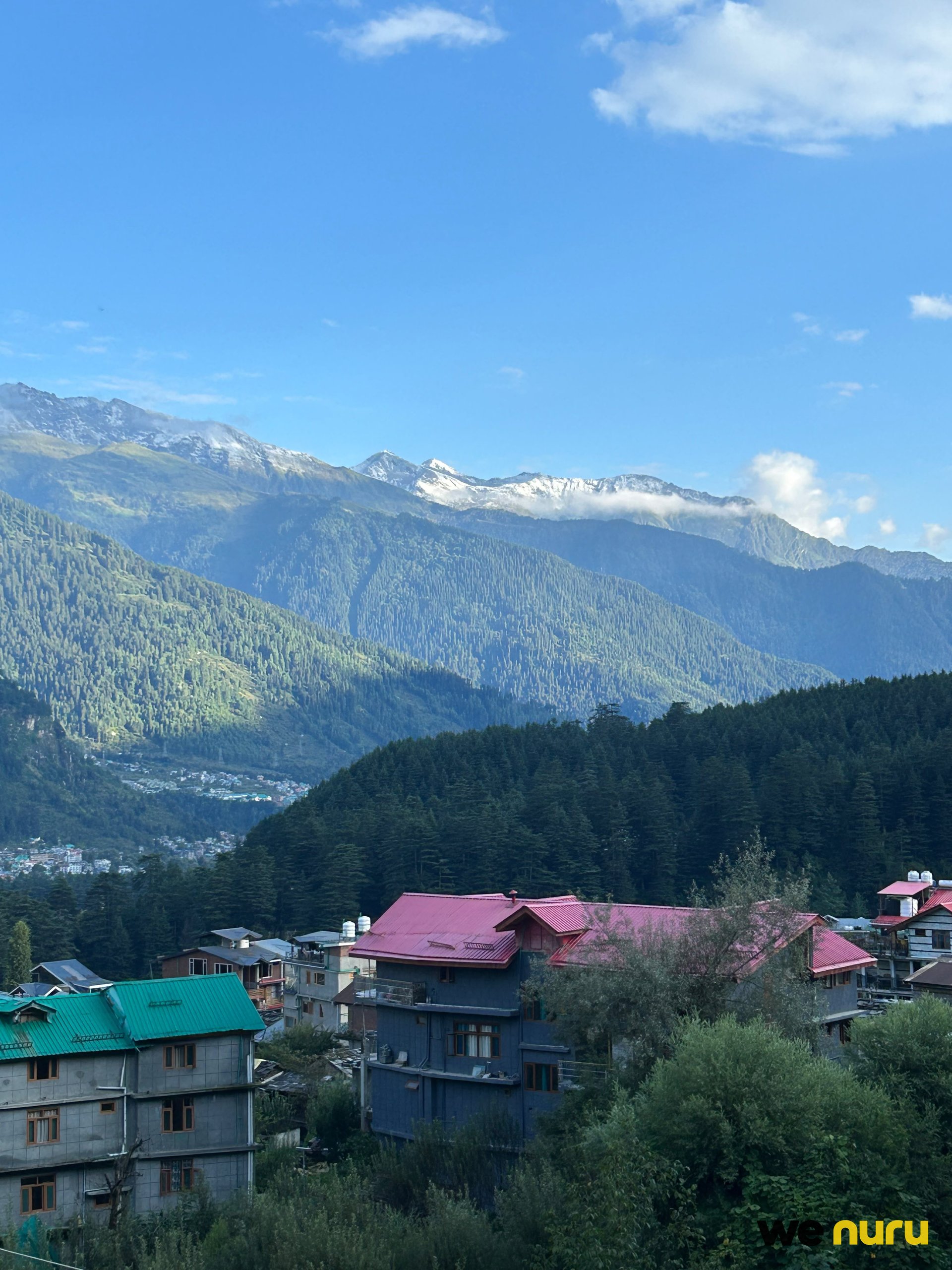 Rustic Mountain Retreat with Panoramic Valley Views in Manali — hotel & resort in Manali