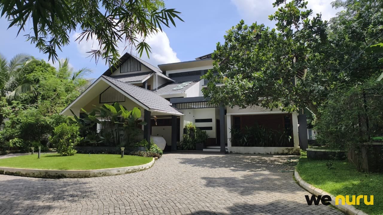 Luxury Tropical Garden Villa for Outdoor Shoots in Kollam, Kerala — villa in Pathanamthitta