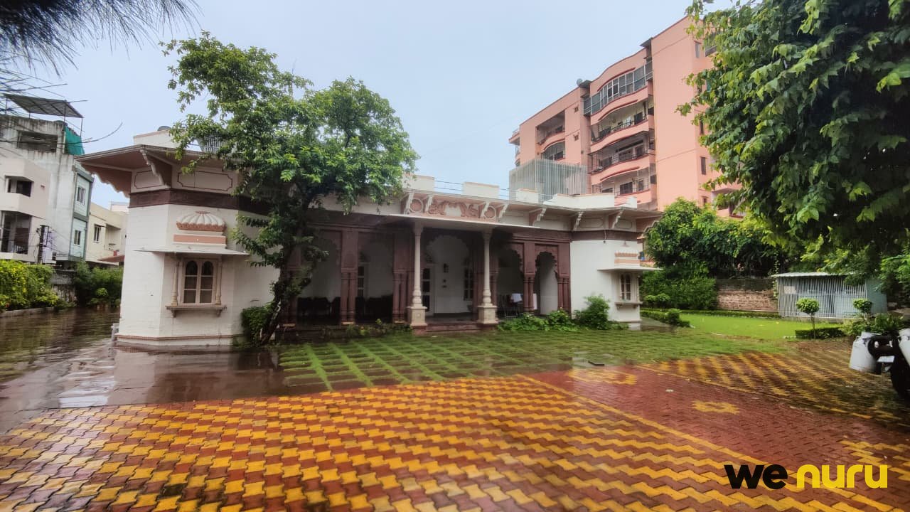 Elegant Heritage Haveli with Ornate Arches, Grand Living Hall & Spacious Courtyard in Kota, Rajasthan — haveli in Kota