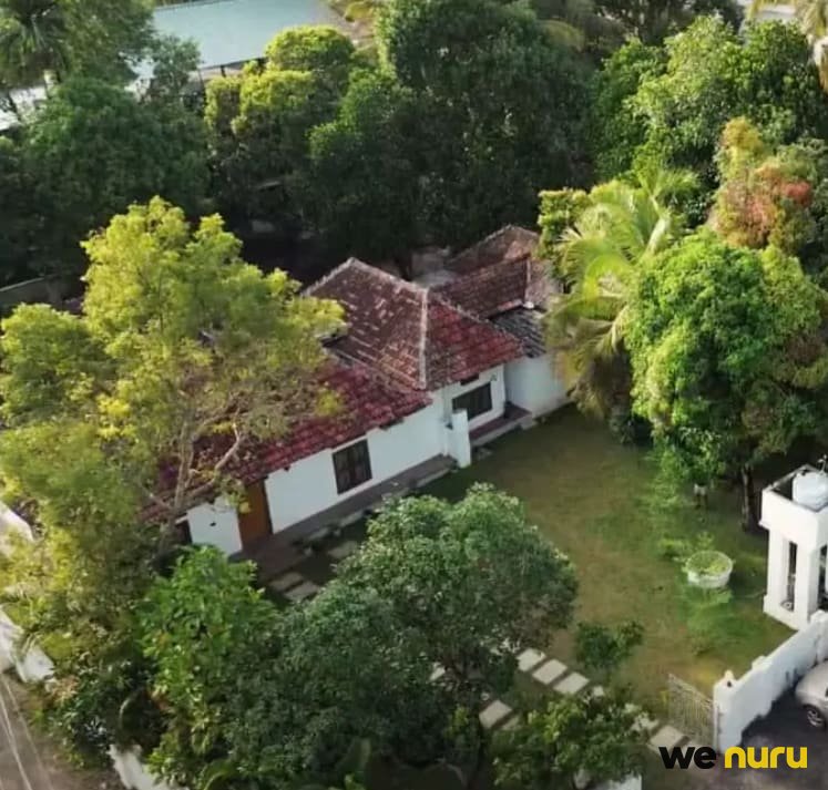 Traditional Kerala-Style Cottage with Modern Interiors & Lush Green Garden – Kochi, Keralam — farmhouse in Kochi