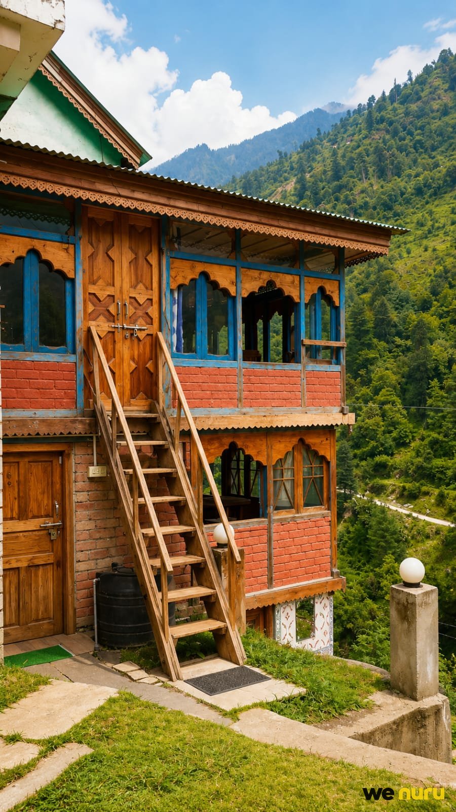 Traditional Himalayan Mountain Resort with Scenic Valley Views near Kullu — hotel & resort in Gushaini