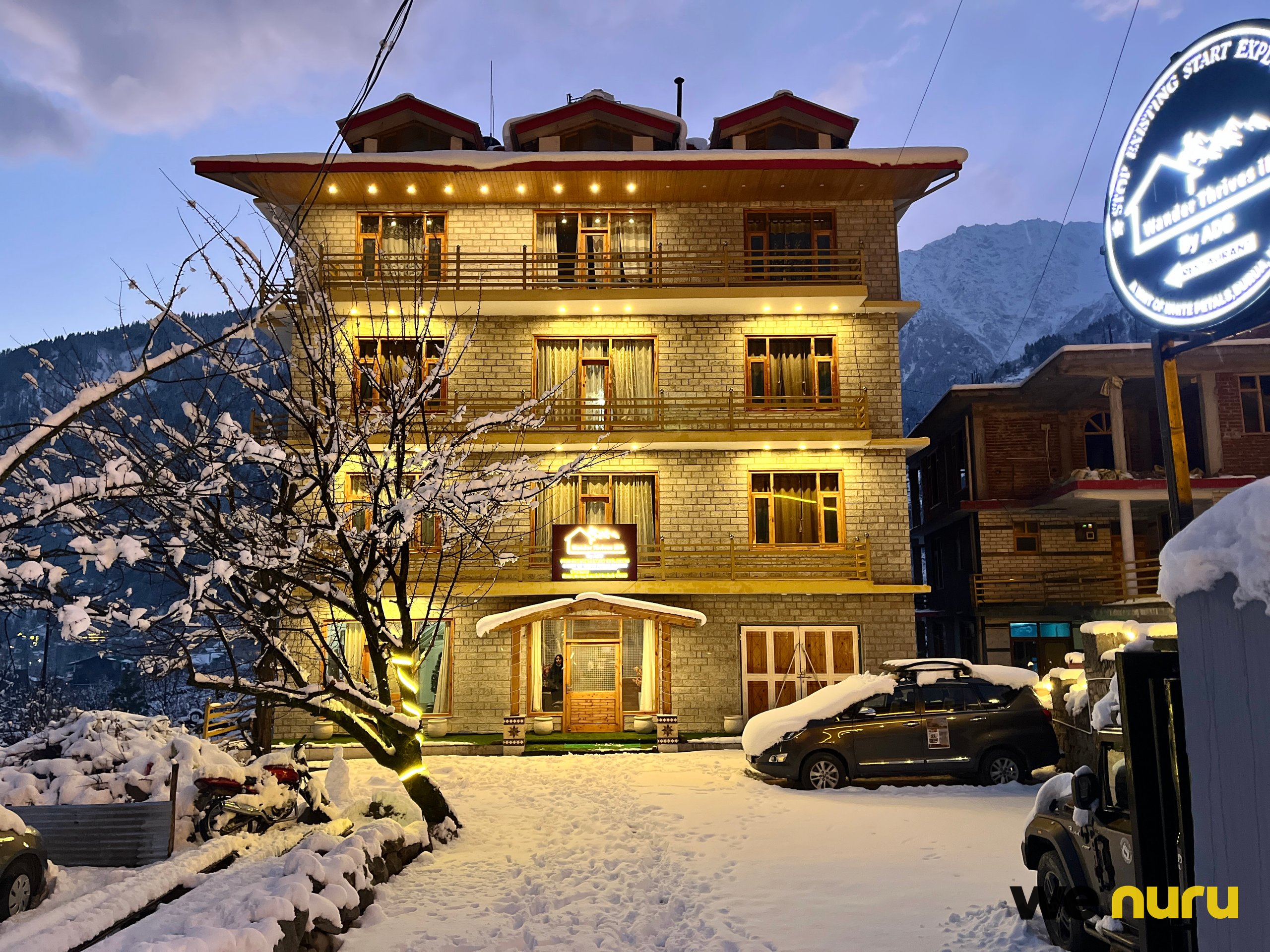Mountain View Hotel with Wooden Interiors, Scenic Balconies & Snow-Covered Himalayan Backdrops for Film and Photo Shoots in Manali, Himachal Pradesh — hotel & resort in Manali